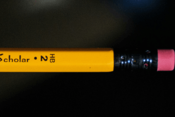Close-up of a pencil with an unused eraser, symbolizing omitted citations in Gemini’s AI responses.